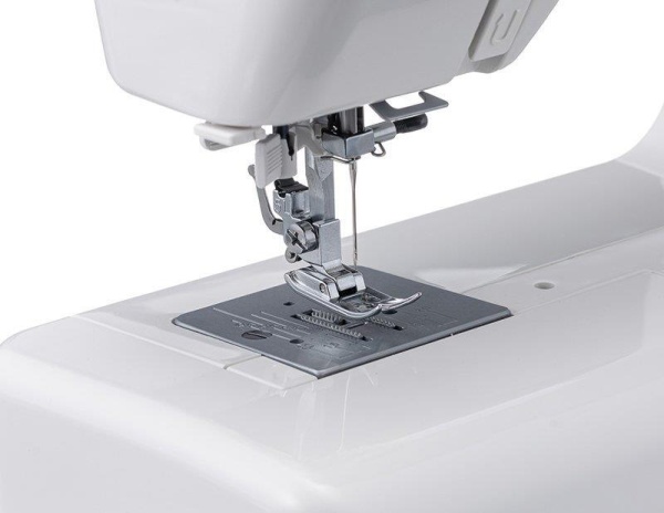 Электромеханическая швейная машина Janome EQ25