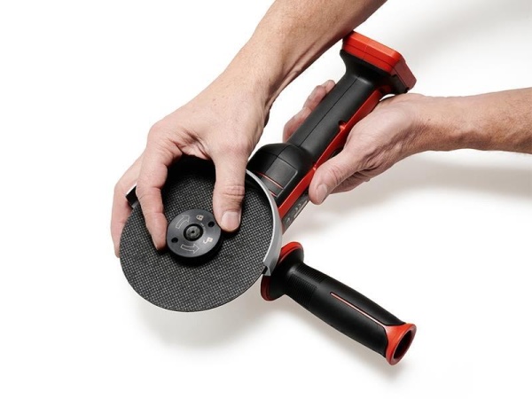 Углошлифовальная машина аккум. Einhell PXC AXXIO 18/125 Q, BL 1x4Ач 18В + ЗУ 3А